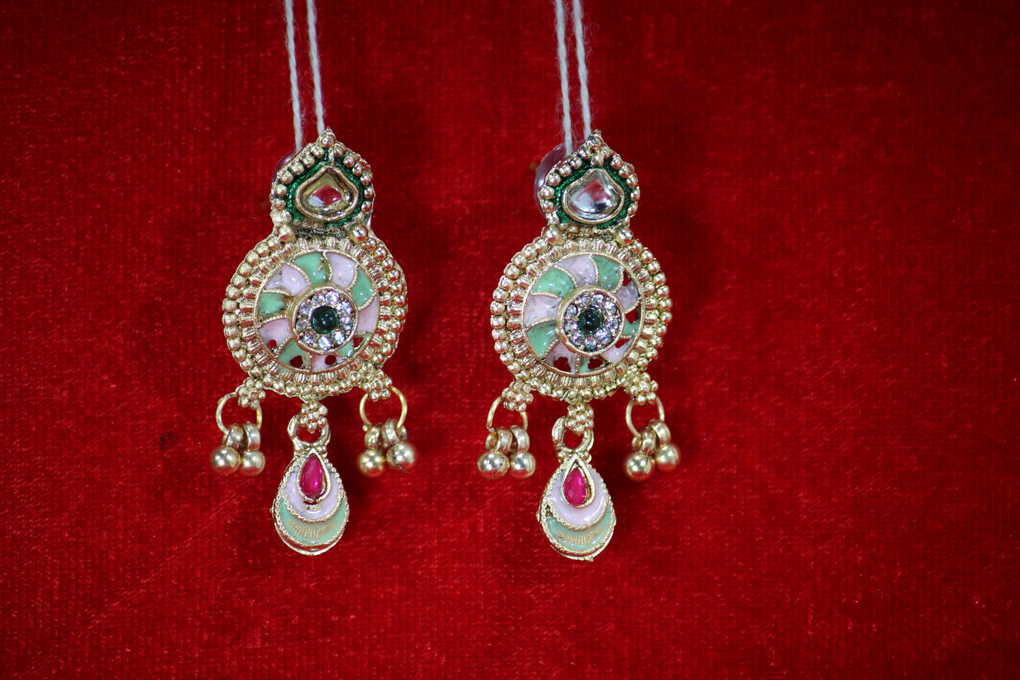 Elegant Gold-Tone Necklace with Intricate Kundan and Floral Accents- Traditional Set For Women And Girls